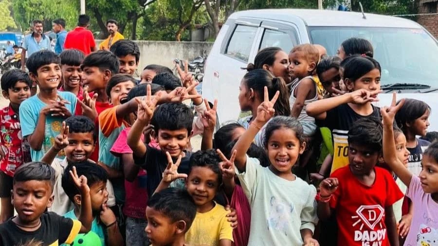 A Slice of Love on the Side of the Road: “Didi, aap phir kab aayenge?” 