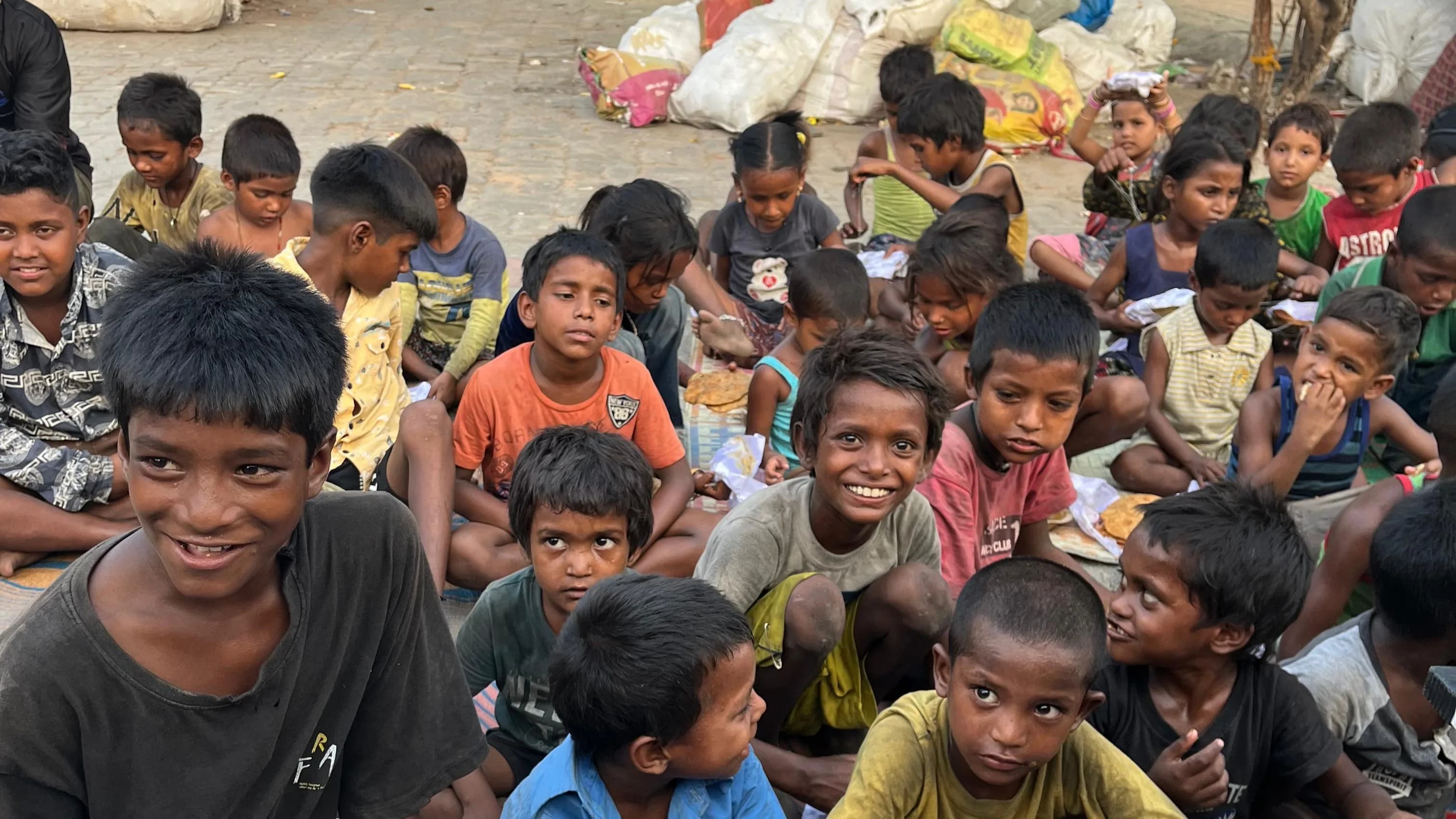 Food Distribution for Ragpicker Children by DUA Trust in Lucknow